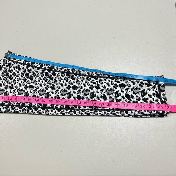 Zyia Active Snow Leopard Pocket Brilliant High Rise Leggings - Picture 11 of 11